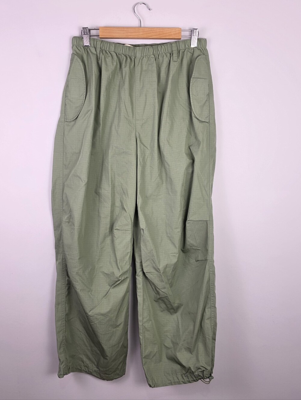 BDG Urban Outfitters Green Parachute Utility Pants Women's Size Medium NWT - Picture 1 of 14